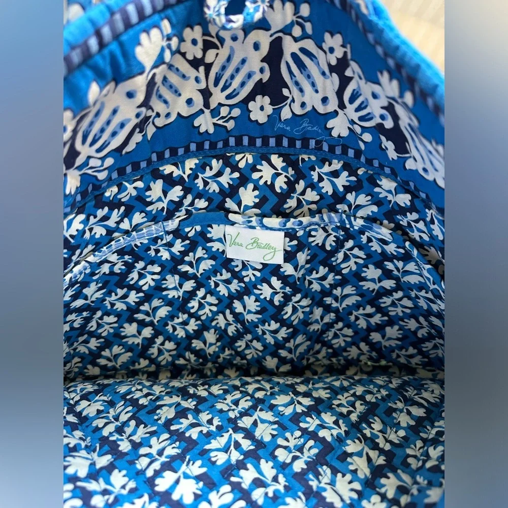 [SOLD] EUC Vera Bradley Blue Paisley Tote - Picture 4 of 7